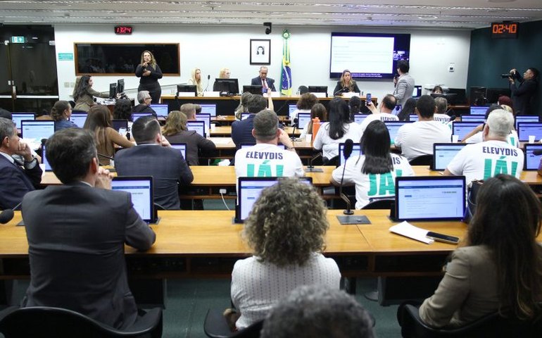 Famílias cobram da Anvisa liberação de medicamento para distrofia muscular de Duchenne