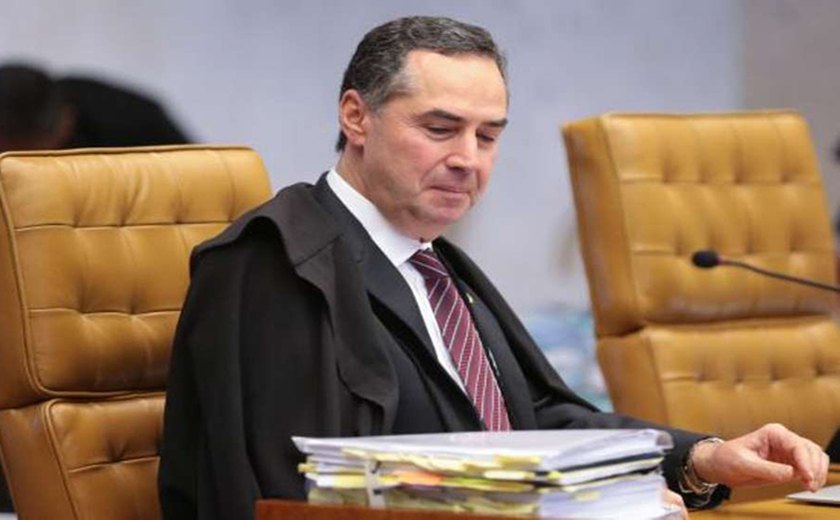 Barroso afirma que processo que investiga Temer é sigiloso e se recusa a comentar