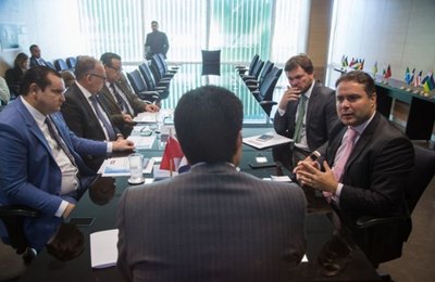 Renan Filho apresenta projetos de contenção de enchentes a ministro da Integração Nacional