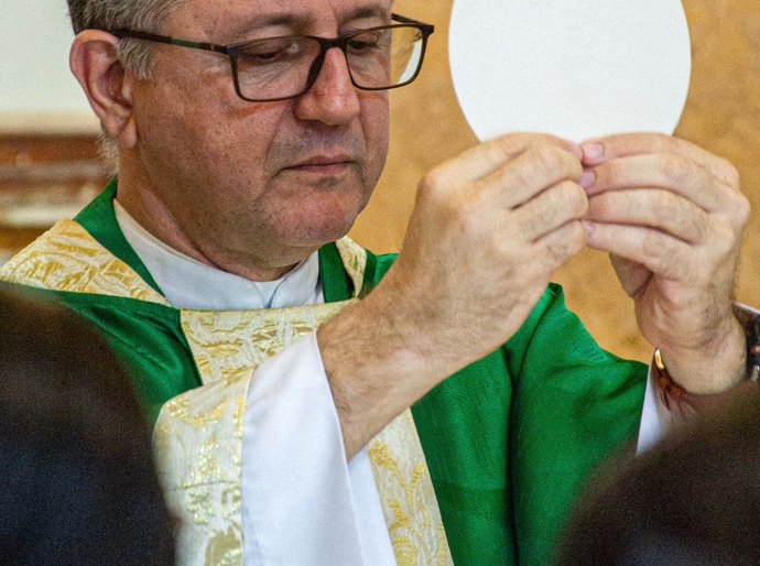 Padre Lídio José Tenório Torres toma posse como novo pároco administrador da Paróquia Santa Luzia de Siracusa, em União dos Palmares