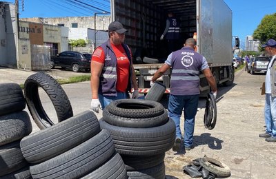 Operação Calçada Cidadã remove pneus de borracharias em bairros de Maceió