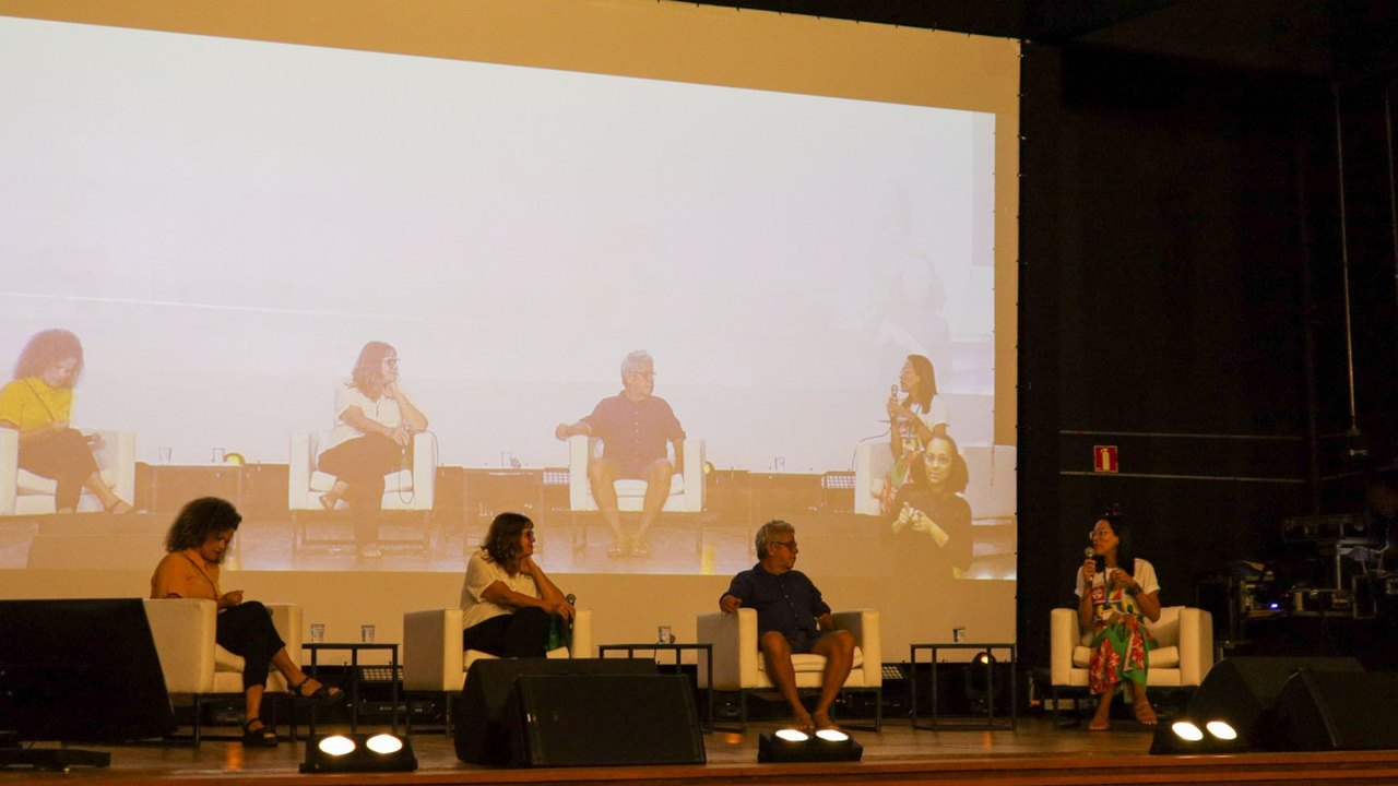 Segunda noite de mostra tem bate-papo com realizadores do longa premiado ‘Carro Rei’