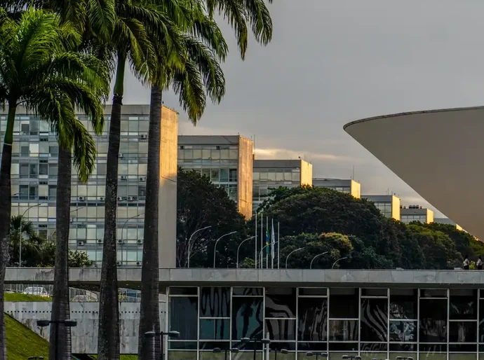 Congresso se aproxima do recesso sem votar PEC 6x1 e PL da Misoginia
