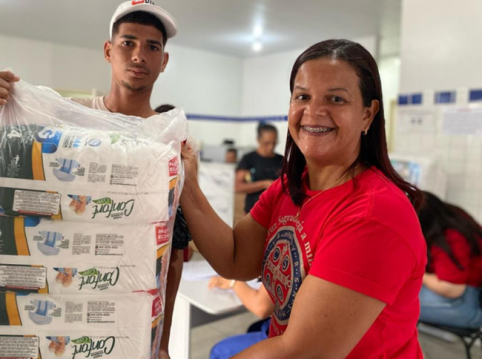 SMS de Campo Alegre realiza entrega de fraldas geriátricas para pacientes de Luziápolis