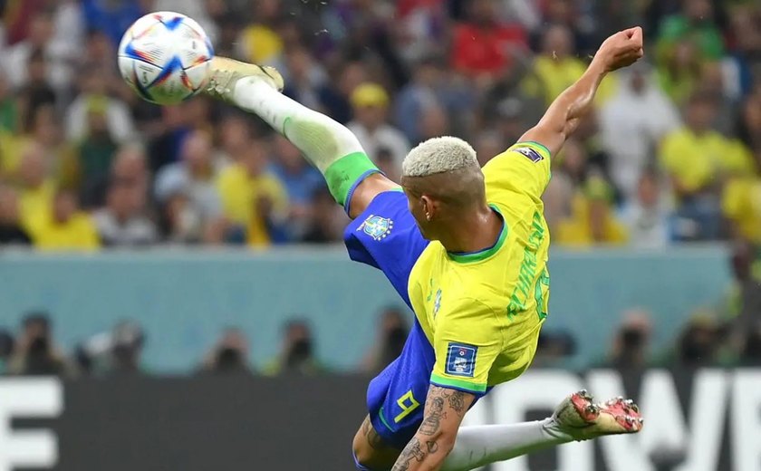 Voleio de Richarlison ganha prêmio de gol mais bonito da Copa do Mundo do Catar