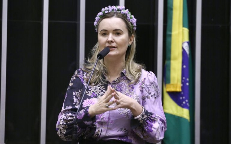 Comissão aprova projeto que deixa para estados decidirem sobre venda de bebida em estádios