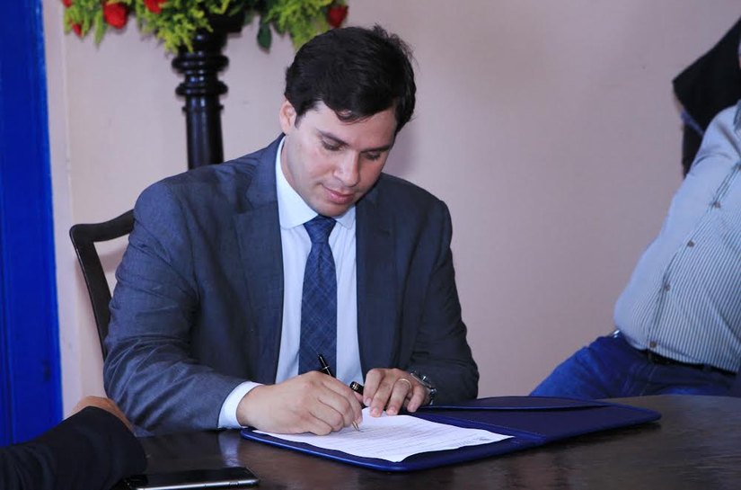 Cacau determina repactuação de contratos firmados com Marechal