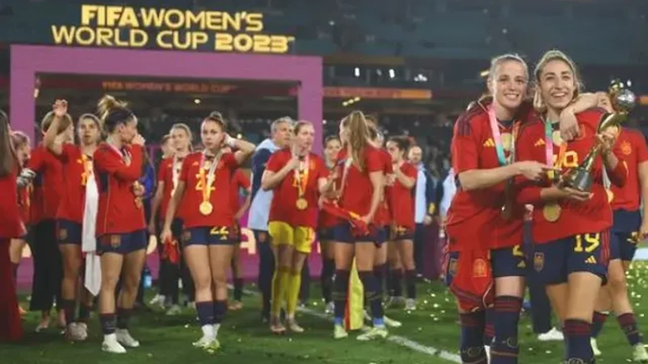 Análise: Espanha neutraliza Inglaterra para vencer a Copa, em meio a crises internas