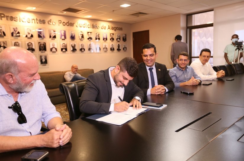 Prefeito Dalminho assina termo de cooperação do município de Belo Monte ao programa Rural Legal do TJAL