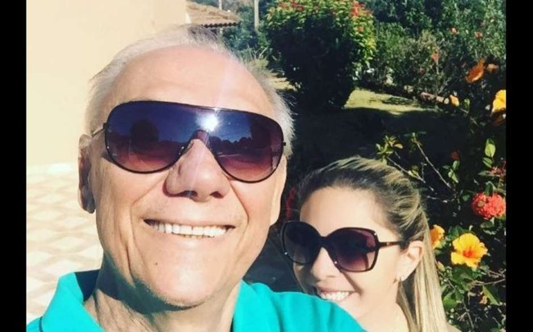 Marcelo Rezende ganha declaração da namorada