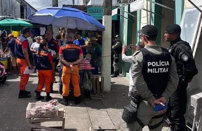 PM participa de operação contra o comércio irregular de fogos de artifício em Penedo