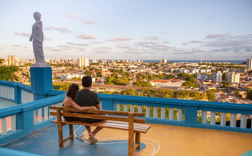 Maceió é um dos destinos mais procurados por casais no Dia dos Namorados, segundo Kayak