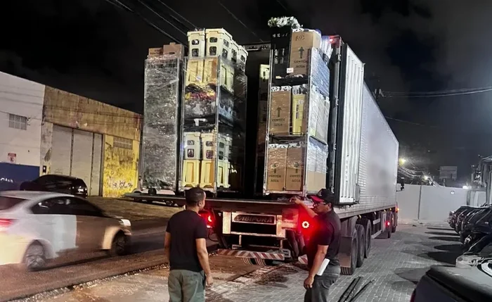 Carga de flores avaliada em R$ 104 mil e sem documentação fiscal é apreendida