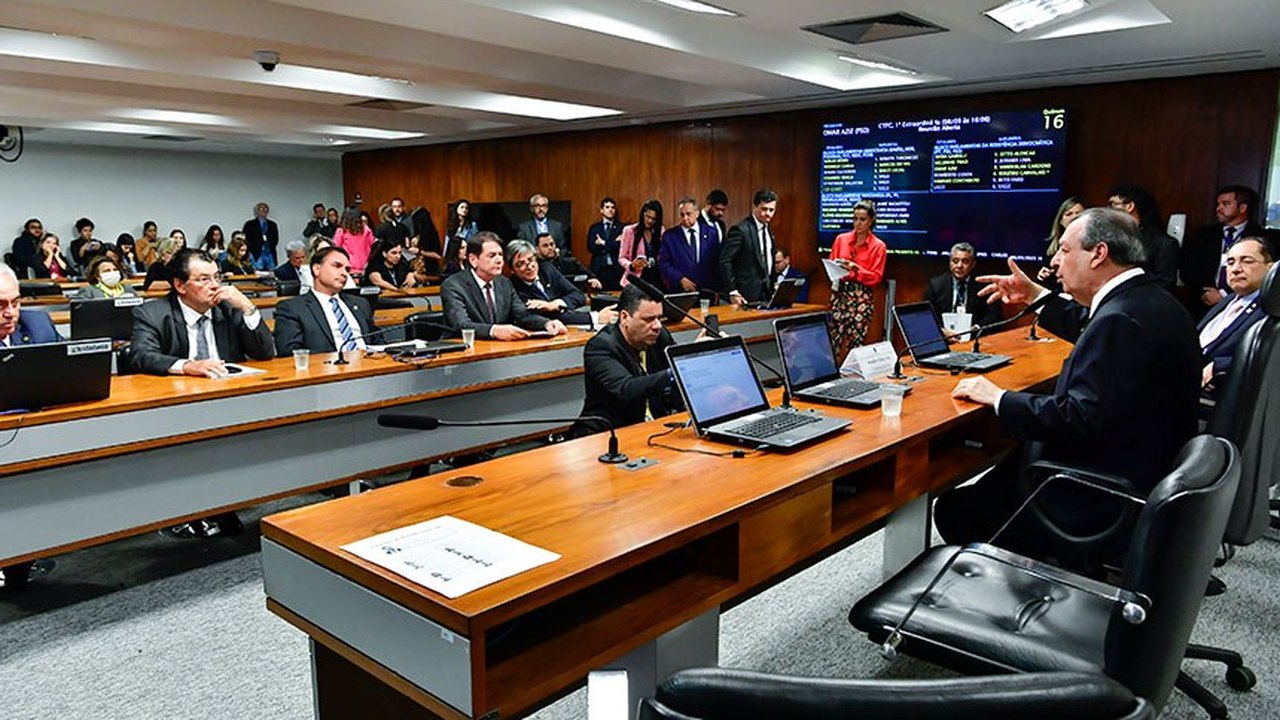 Ministro pode ser chamado a falar sobre contratação de funcionários na Câmara