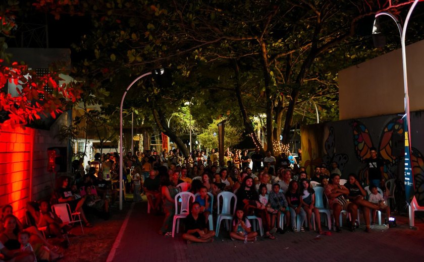 Cine Manguaba encerra festival com sessão histórica na vela de uma jangada na Massagueira neste domingo