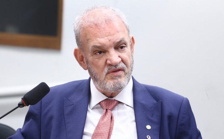 Comissão aprova visitação de criança e adolescente órfãos a idoso em asilo