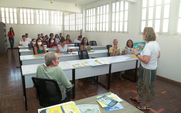 FliPenedo promove oficina sobre produção de livros