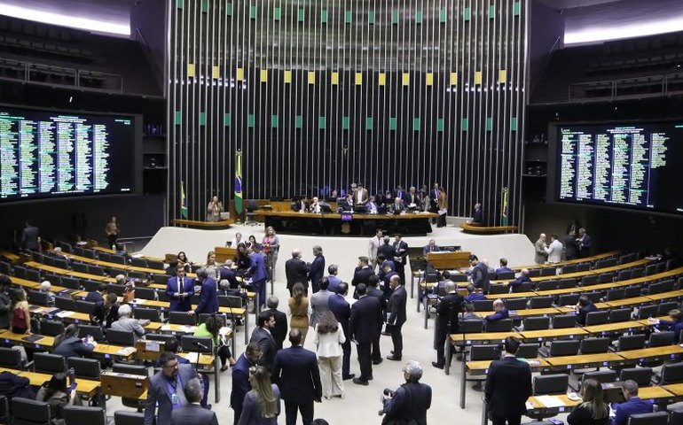 CCJ aprova projeto que prevê castração química para liberdade condicional de estuprador