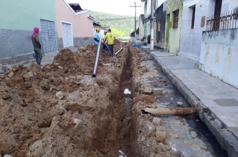 Governo e Casal renovam rede de abastecimento de mais de 800 casas no Sertão