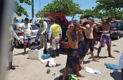 Suspeitos de tráfico de drogas são surpreendidos pelo Ronda no Bairro