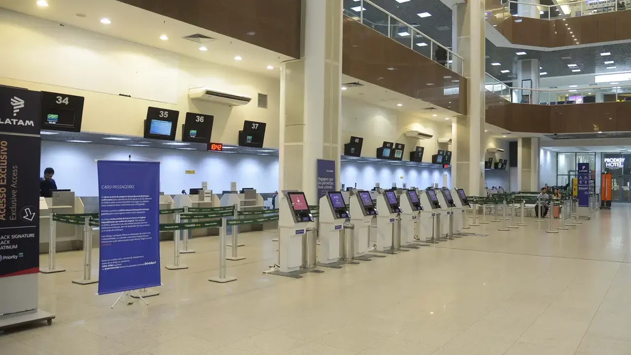 Vídeo mostra aeroporto Santos Dumont às escuras durante apagão que atingiu vários estados do país