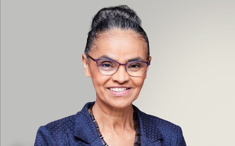 Marina Silva recebe alta hospitalar após internação por dores na coluna