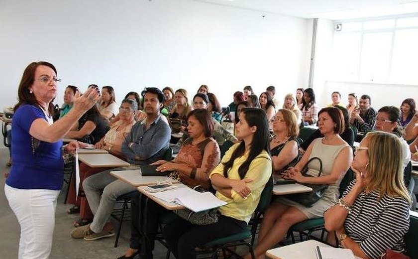 Professores da rede pública são capacitados em matemática e linguagem