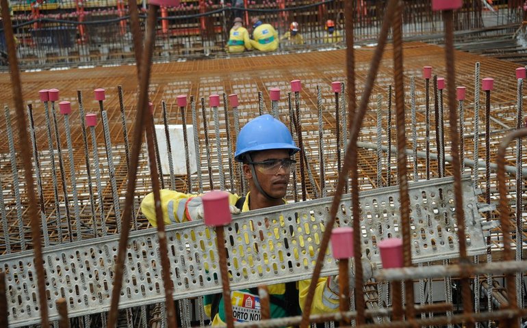 Conselho do FGTS aprova uso de R$ 326 bilhões para obras até 2025
