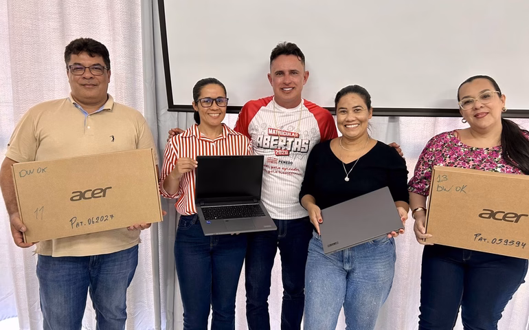 Prefeitura de Penedo investe mais de R$ 500 mil em tecnologia e entrega 34 computadores e 70 notebooks