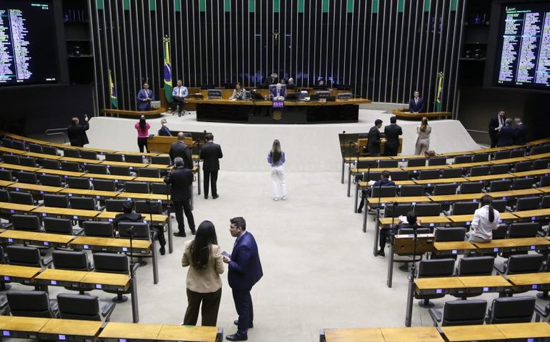 Câmara aprova projeto que torna permanente lei que regula incentivos fiscais ao esporte