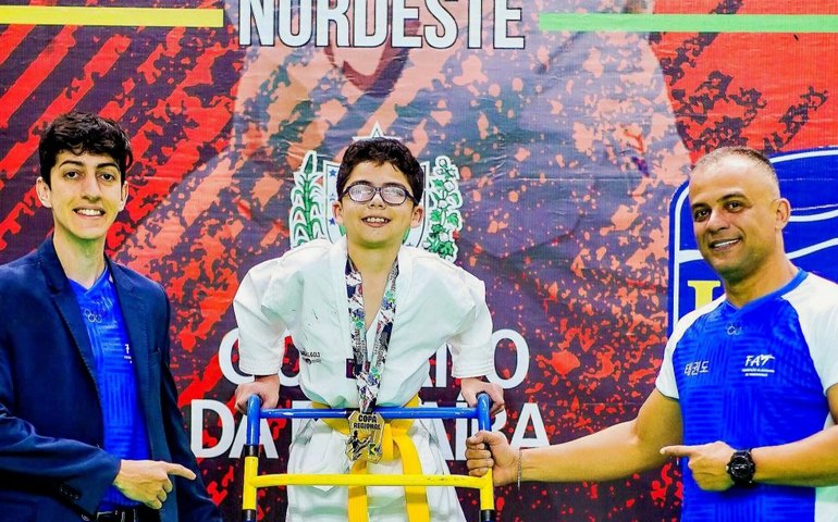 Superação: Aluno da Rede Municipal de Ensino conquista medalha de ouro no Campeonato Norte-Nordeste de Taekwondo