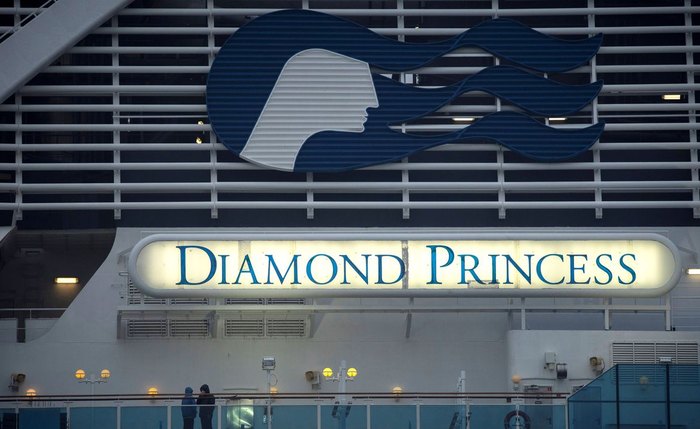 Passageiros se encontram no navio Diamond Princess