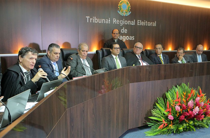 Celyrio Adamastor participa da posse do novo desembargador eleitoral do TRE/AL