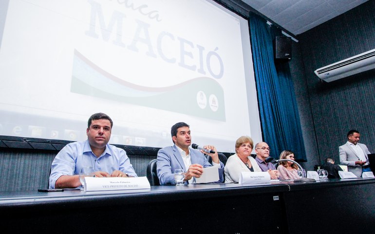 Rui Palmeira lança educação integral para sete mil alunos