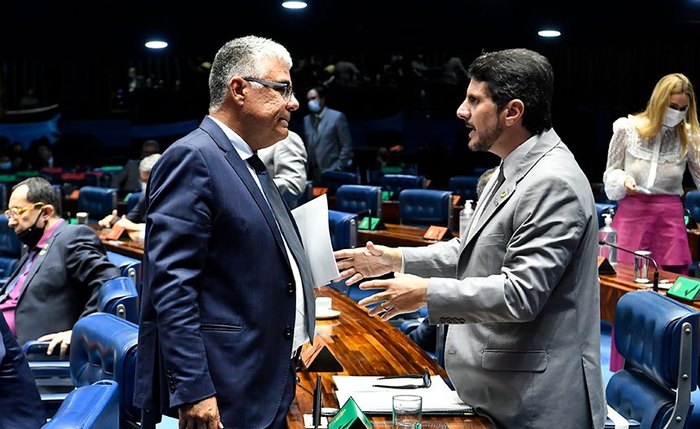 O senador Marcos do Val comunicou que a Polícia Legislativa do Senado encontrou os responsáveis pelas ameaças ao senador Eduardo Girão