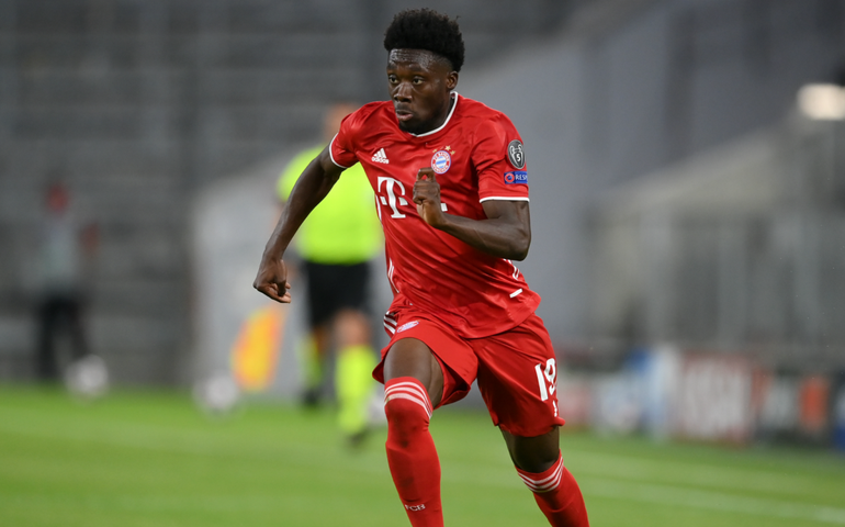 Lateral do Bayern escreve para refugiados paralímpicos: &#8216;O time mais corajoso&#8217;