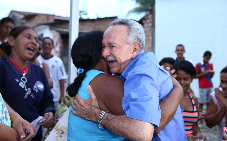 Prefeito de Roteiro declara apoio a Biu para governador