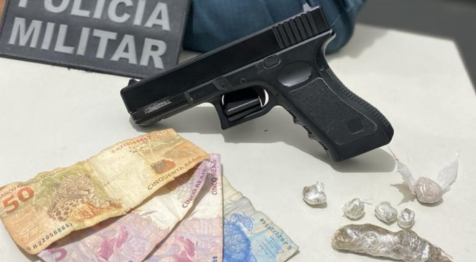 Suspeito é preso com simulacro de arma de fogo e entorpecentes na Cinelândia