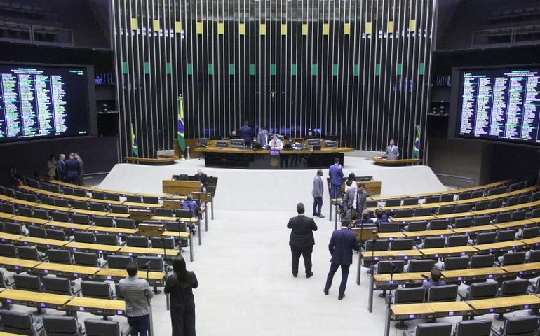 Câmara aprova em 2º turno texto-base da PEC do ajuste fiscal, com 348 votos favoráveis