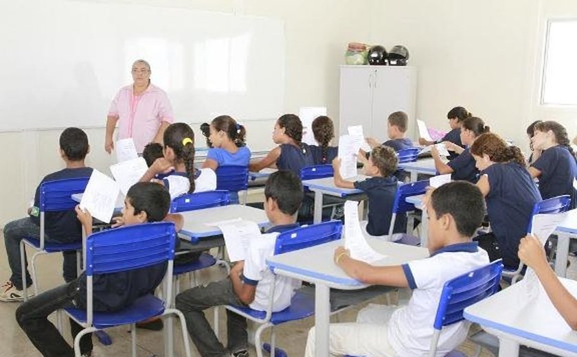 Vice-governador entrega escola à população de Atalaia