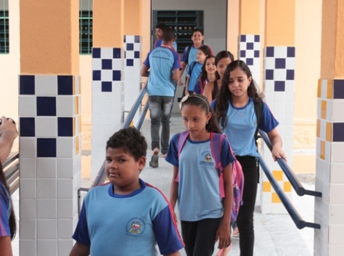 Obras em escolas e ginásios contemplam 8 mil estudantes do Sertão