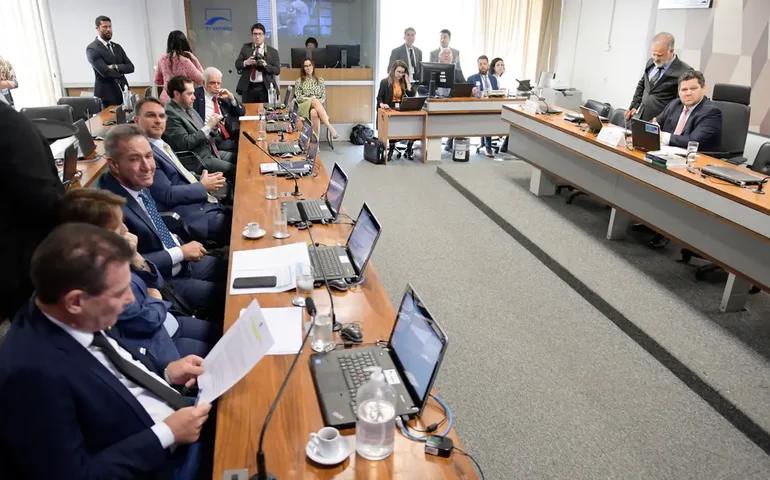 PEC que perdoa dívidas de partidos deve ser votada em agosto