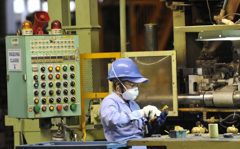 Indústria de transformação continua em patamar superior ao de 2023