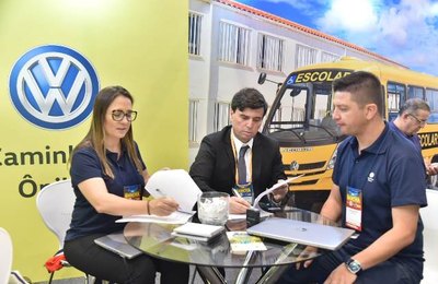 Alunos de rede municipal de ensino de Penedo ganham 10 novos ônibus