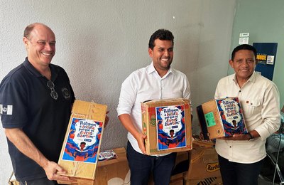 Serfi faz doação de livros à Seris para promover a leitura no sistema prisional de Alagoas