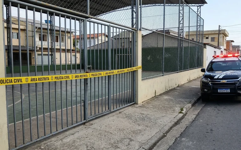 Ataque a tiros em frente a escola deixa dois alunos e professora baleados em Itaperuna