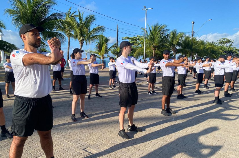 Futuros delegados da Polícia Civil iniciam preparação física com corrida na orla