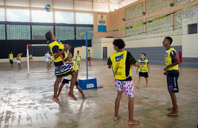 Prefeitura de Maceió realiza capacitação sobre minivoleibol para profissionais de educação física