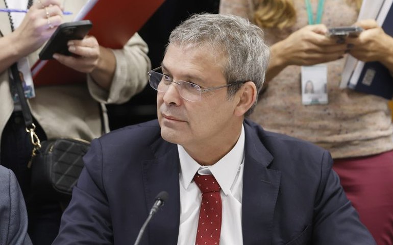 Lindbergh e Hugo Motta têm primeiro encontro de líderes após rompimento