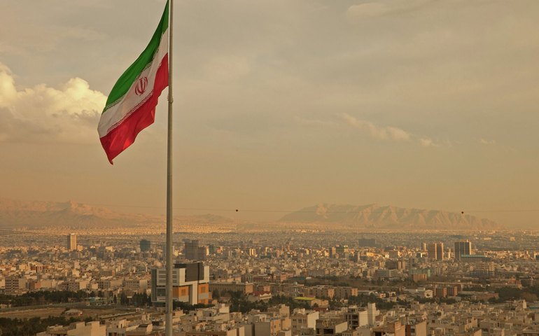 Irã declara em negociações com países da UE seu direito de continuar o enriquecimento de urânio